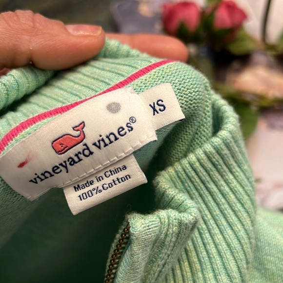 Vineyard Vines Sweater 🐳 🏖️ - Picture 7 of 10